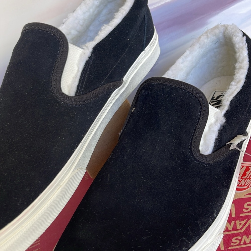 Vans • Men’s Classic Slip-On
Cozy Hug Black
VN0A5A08BM8
Sneakers - Picture 7 of 16
